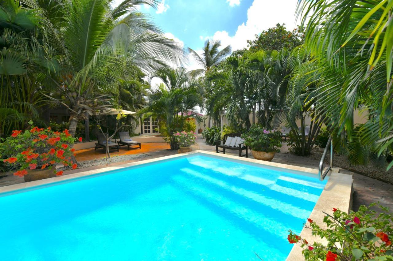 Wonders Boutique Hotel Oranjestad Exterior photo