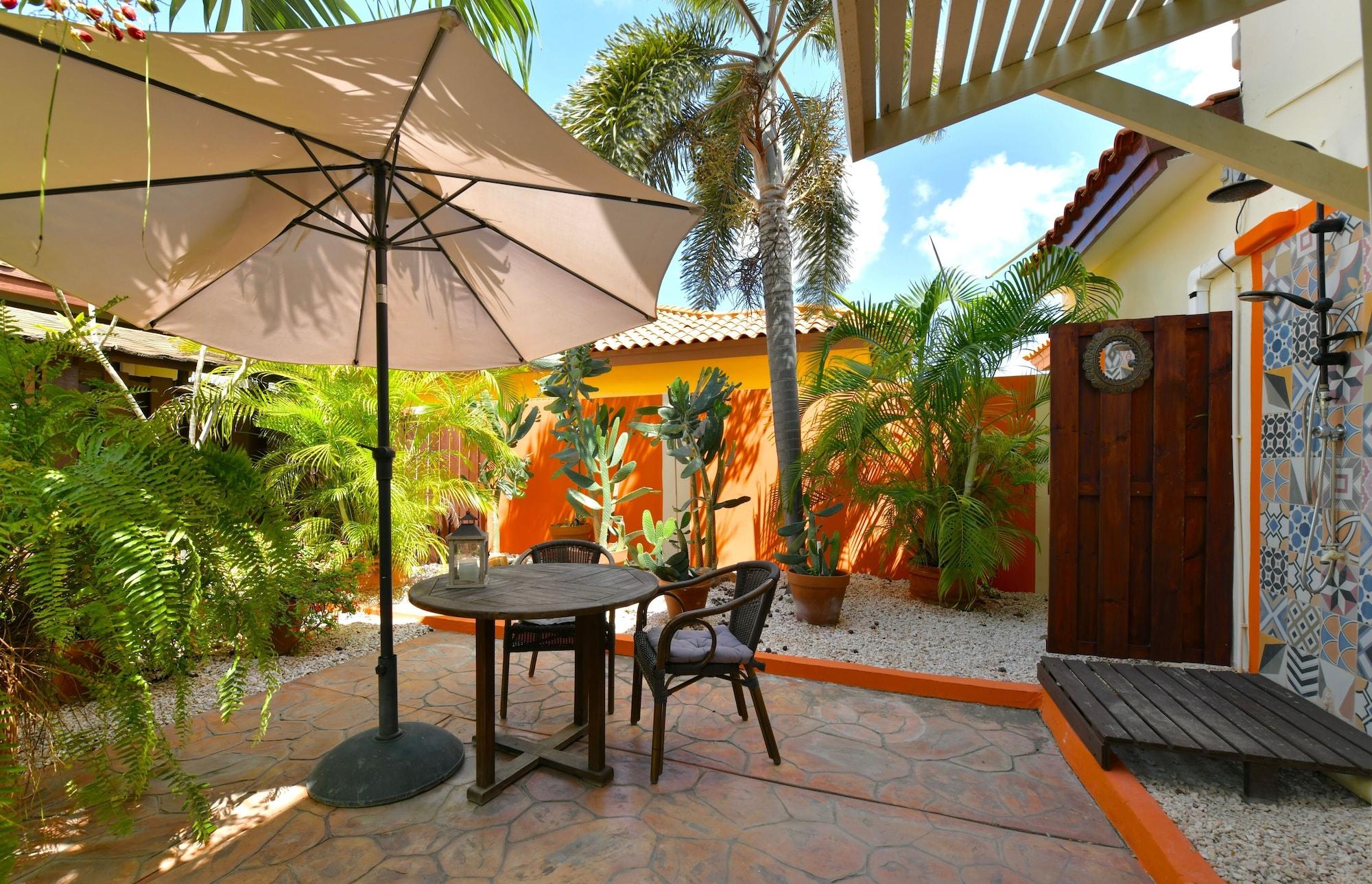 Wonders Boutique Hotel Oranjestad Exterior photo